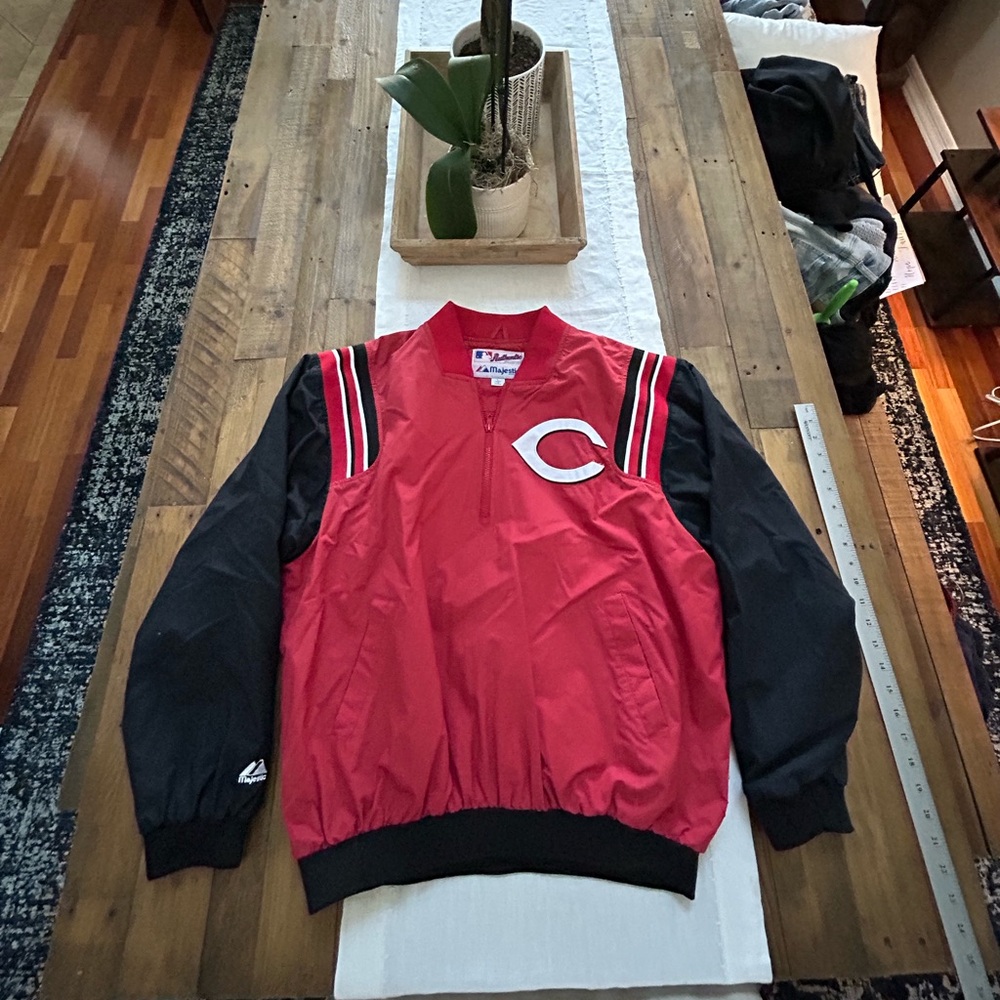 Pre-owned majestic Cincinnati Reds Retro Jacket in Red / black / white. Large
